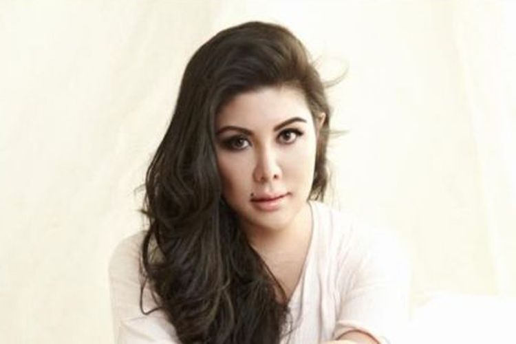 Angeline Francis Khoo kini mendirikan perusahaan sendiri. 