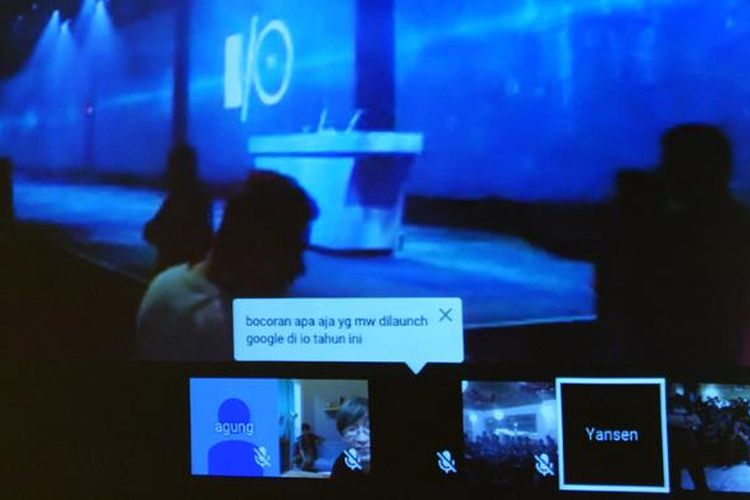 Proyeksi live streaming dari tim Google Developer Groups yang berada di Moscone, Amerika Serikat