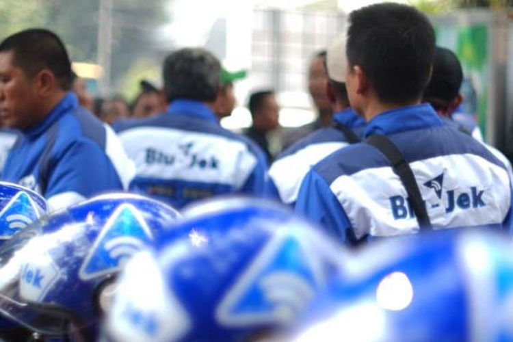 Layanan ojek berbasis aplikasi baru, Blu-jek beroperasi di Jakarta mulai Jumat (18/9/2015).