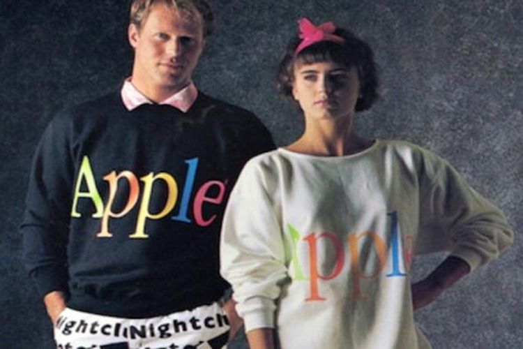 Apple juga pernah masuk ke bisnis pakaian dan membuat koleksi sendiri