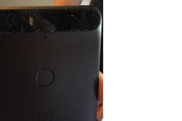 Bagian kaca Nexus 6P dilaporkan retak sendiri secara mendadak