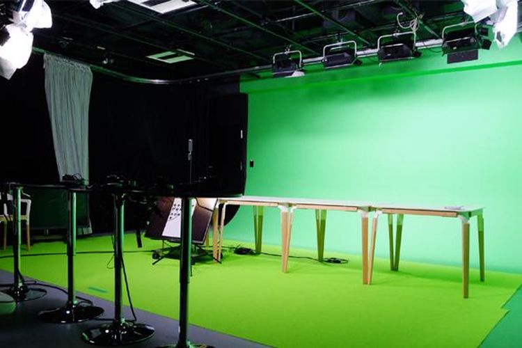 Green screen di studio 2 YouTube Space Tokyo, berukuran 80 meter persegi