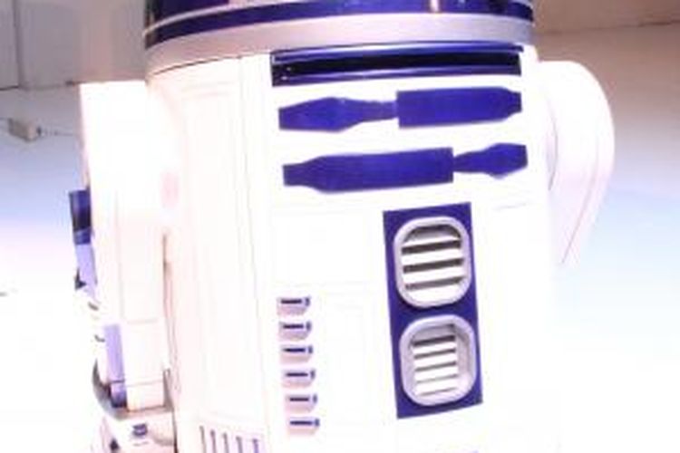 Sosok kulkas R2-D2 buatan Aqua