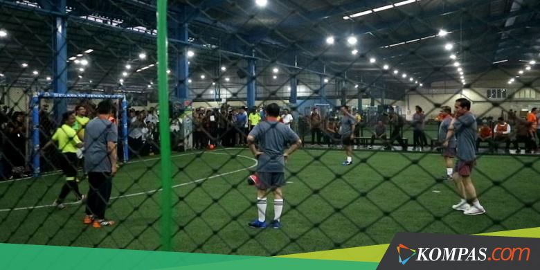 Jokowi "Ngaku-ngaku" Menang Main Futsal, padahal Kalah