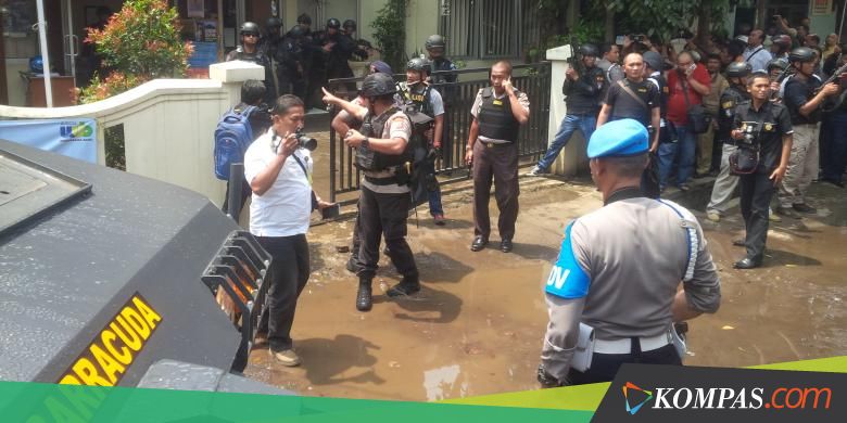 Terduga Teroris di Kantor Kelurahan Arjuna Bandung Bawa Ransel Berisi Bom