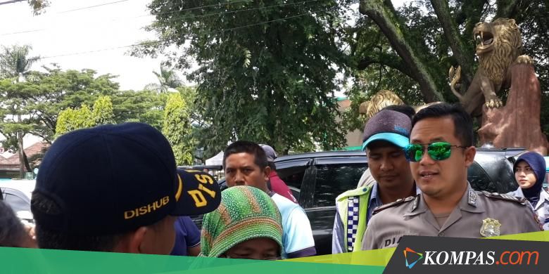 Tepergok Beroperasi, Pengemudi Taksi "Online" Ditilang dan Diamankan