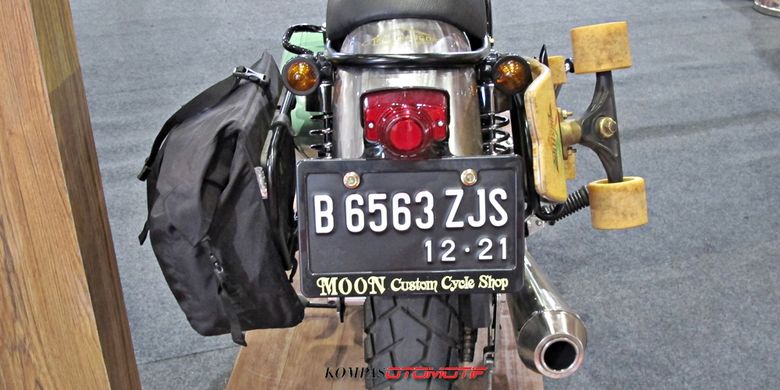Sektor belakang diisi oleh ragam aksesori aftermarket.