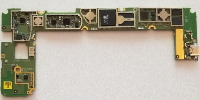 Prototipe motherboard PC berbasis chip mobile Snapdragon 835.