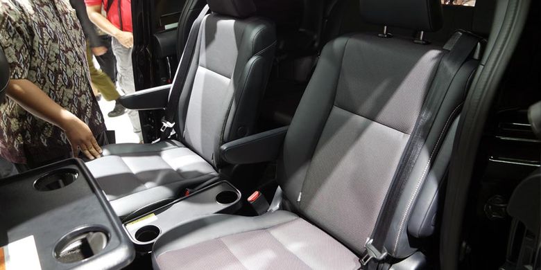 Toyota Voxy meluncur di Gaikindo Indonesia International Auto Show (GIIAS), Kamis (10/8/2017). Jok baris kedua captain seat.
