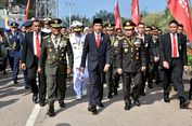 VIDEO: Jokowi Jalan Kaki akibat Macet Menuju Acara HUT TNI