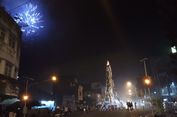 Kembang Api Warnai Langit Kota Ambon di Malam Natal