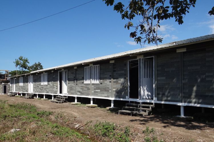 Proses pembangunan rumah plastik ini hanya lima hari dengan jumlah tenaga konstruksi 4 orang.(www.archdaily.com)

