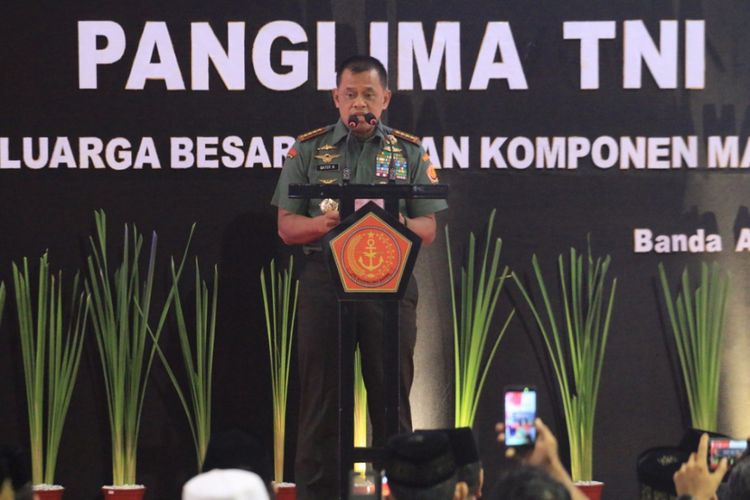 Panglima tni jenderal gatot nurmantyo melakukan safari ramadhan dan silaturahmi dengan tokoh agama dan tokoh masyarakat serta prajurit di jajaran kodam iskandar muda di banda aceh.