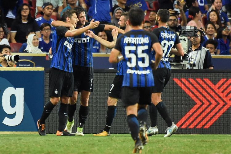 Para pemain Inter Milan merayakan gol Stevan Jovetic ke gawnag Chelsea pada partai International Champions Cup (2017) di Stadion Nasional Singapura, 29 Juli 2017.