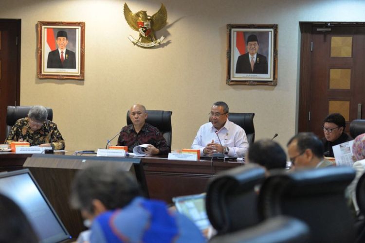 Rapat Koordinasi Pengawasan dan Akuntabilitas Dana Desa yang digelar di Kantor Staf Kepresidenan (KSP) di Jakarta, Rabu (9/6/2017).
