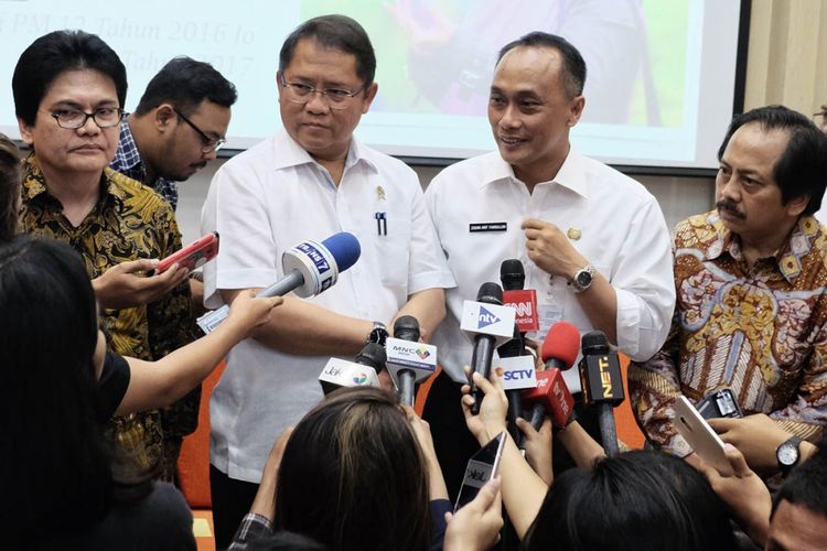 (ki-ka) Dirjen PPI, Ahmad Ramli; Menkominfo Rudiantara; Dirjen Dukcapil Kemendagri, Zudan Arif Fakhrullah; Ketua ATSI Merza Fachys dalam keterangan pers yang disampaikan di Jakarta, Rabu (11/10/2017)