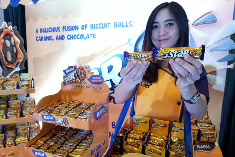 Tampilan cokelat baru, Cadbury 5 Star, terdapat dua ukuran yaitu 15 gram dan 45 gram, saat launching di Jakarta, Selasa (11/10/2017). Keduanya sudah dapat diperoleh di super market sampai toko-toko ritel kecil.