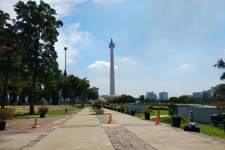 Kondisi Monunen Nasional Senin 20/11/2017. Setiap Senin kawasan monas ditutup untuk dilakukan perawatan