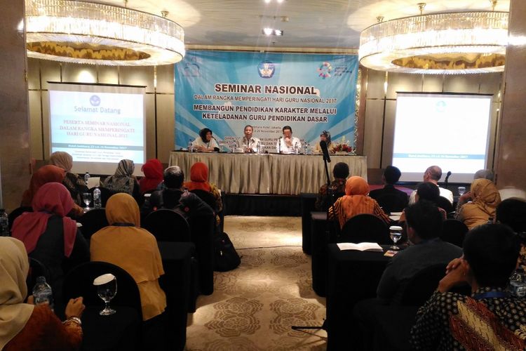 Seribu guru mengikuti peringatan Hari Guru Nasional 2017 di Jakarta, 23-25 November 2017.