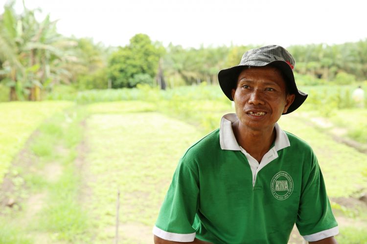 Suryono, seorang petani di Desa Pinang, Kabupaten Siak, Riau. Ia suatu kali punya kesempatan untuk berbicara dalam KTT PBB Perubahan Iklim di Marrakesh, Maroko, yakni pada 2016 lalu.