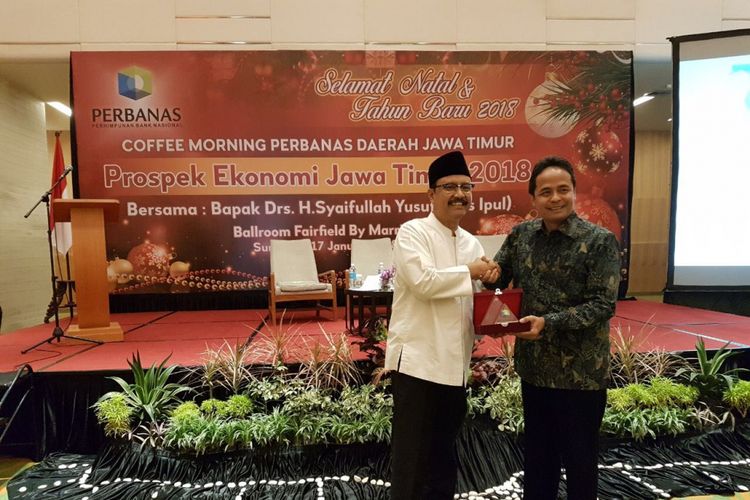 Wakil Gubernur Jawa Timur Saifullah Yusuf saat menjadi pembicara dalam coffee morning Perhimpunan Bank Nasional/PERBANAS Daerah Jawa Timur dengan tema Prospek Ekonomi Jatim 2018 di Surabaya, Rabu (17/1/2018)