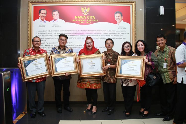 Pemerintah Kota Semarang meraih penghargaan Pembina Pelayanan Publik dengan kategori sangat baik dari Kementerian Pendayagunaan Aparatur Negara dan Reformasi Birokrasi