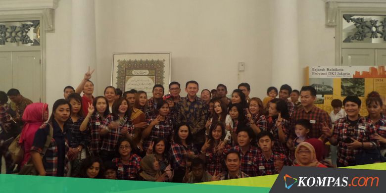 Ahok Peringatkan Pendukungnya Sebelum Foto Bersama di Balai Kota