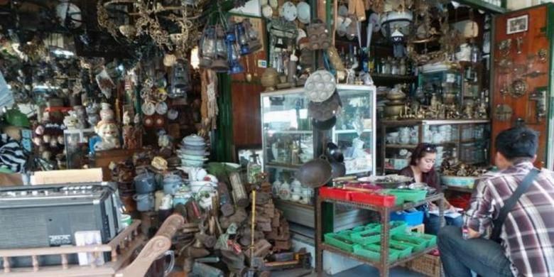 6 Pasar Buat Penggemar Barang Antik, Bisa Jadi Tempat Foto! 6 Pasar Buat Penggemar Barang Antik, Bisa Jadi Tempat Foto! video viral info traveling info teknologi info seks info properti info kuliner info kesehatan foto viral berita ekonomi