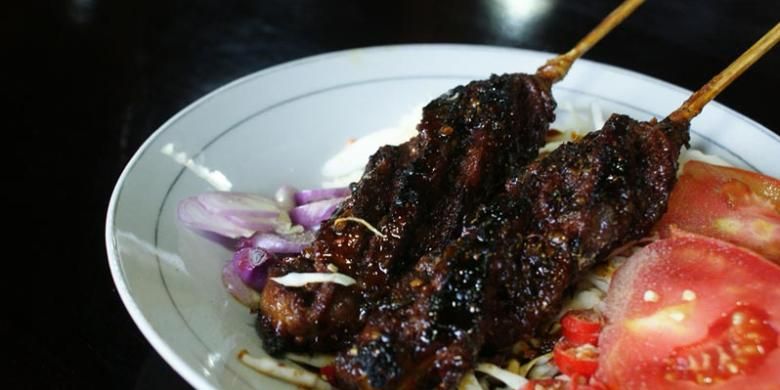 Sate buntel di Boemboe Nj. Djie, Sunter, Jakarta Utara.(CATUR GUNA)