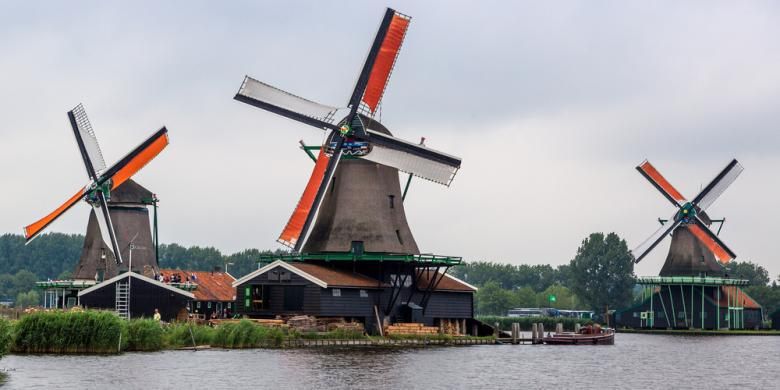 Holland Scholarship juga mendukung 768 mahasiswa Belanda untuk mendapatkan bantuan biaya untuk kuliah, magang atau melakukan riset di negara di luar area Ekonomi Eropa selama minimal tiga bulan.