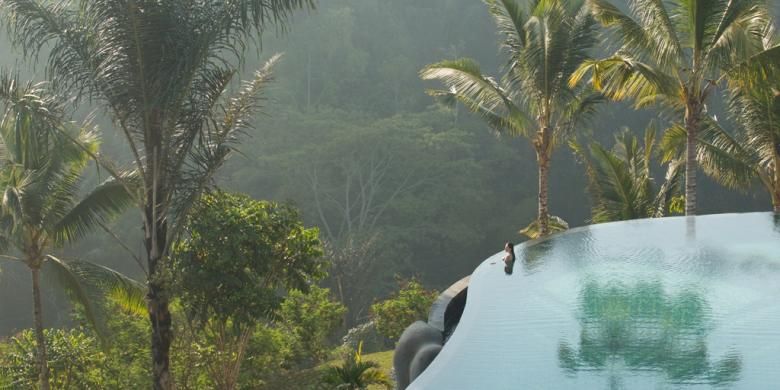 Kolam renang di Padma Resort Ubud