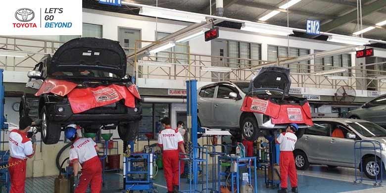 Pemeriksaan kendaraan di bengkel resmi Toyota