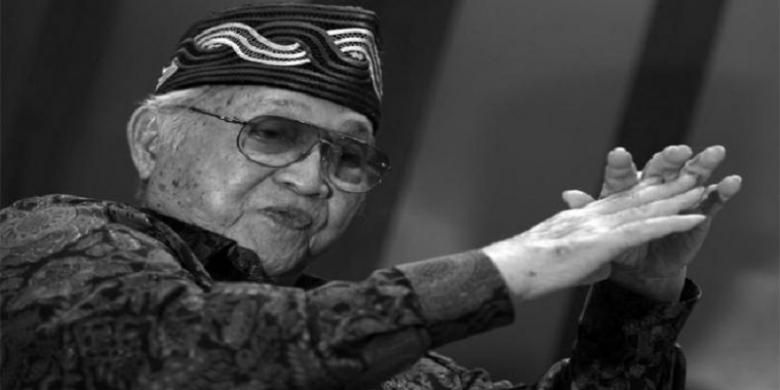 Mantan kapten tim nasional Indonesia dan Ketua Umum PSSI, Maulwi Saelan.