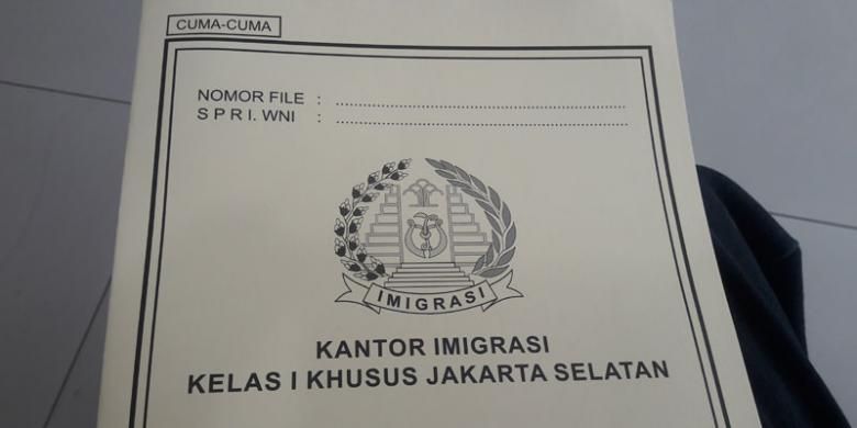 Mengurus paspor di Kantor Imigrasi Kelas 1 Khusus Jakarta Selatan, Senin (24/10/2016).