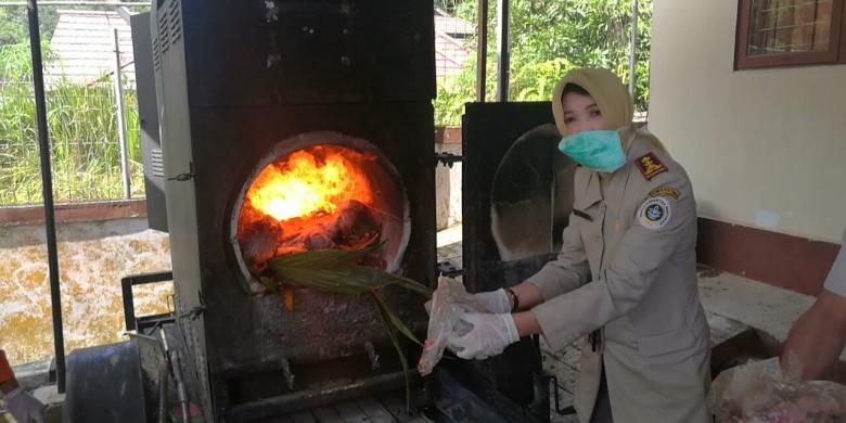 YOGA - Kepala Badan Karantina Kementerian Pertanian Banun Harpini di Entikong, Kalimantan Barat, Senin (9/1/2017).