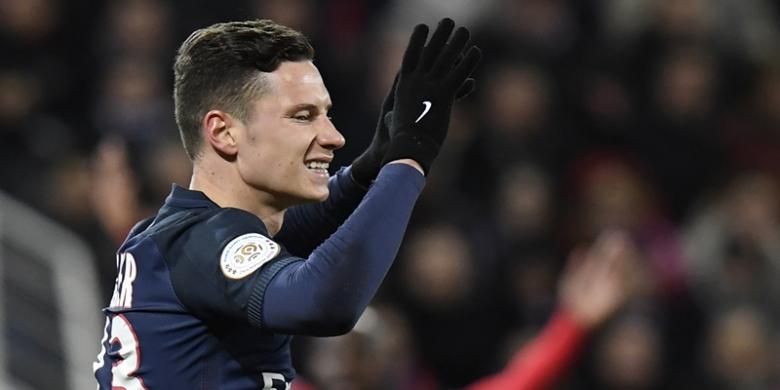 Reaksi penyerang Paris Saint-Germain dalam pertandingan Ligue 1 melawan Dijon FCO di Gaston Gerard Stadium, Dijon, pada 4 Februari 2017.