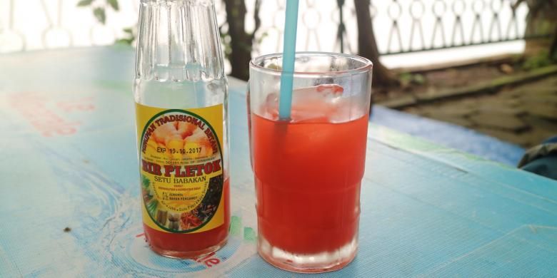 Hangat, wangi, segar, dan terbuat dari rempah-rempah Nusantara. Itulah minuman khas Betawi, bir pletok yang dikenal berkhasiat bagi kesehatan.