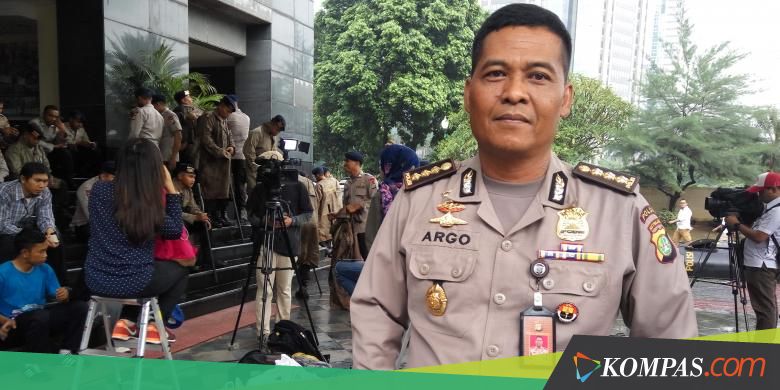 Polisi Minta Spanduk Bertulisan Provokatif dan SARA Dicopot