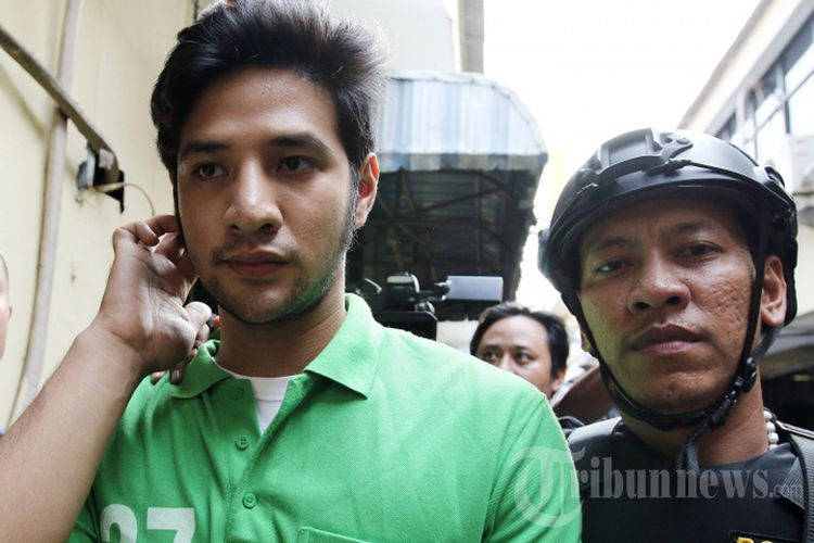 Hasil gambar untuk ammar zoni di sinetron anak langit