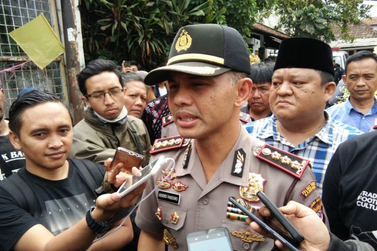 Kapolrestabes Bandung Kombes Pol Hendro Pandowo saat ditemui usai melayat almarhum Ricko di Jalan Tamim Abdul Sukur, Cicadas, Kamis (27/7/2017).