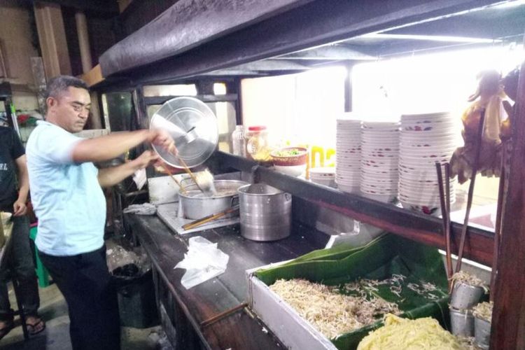5 Mie Kocok Legendaris di Bandung 5 Mie Kocok Legendaris di Bandung video viral info traveling info teknologi info seks info properti info kuliner info kesehatan foto viral berita ekonomi