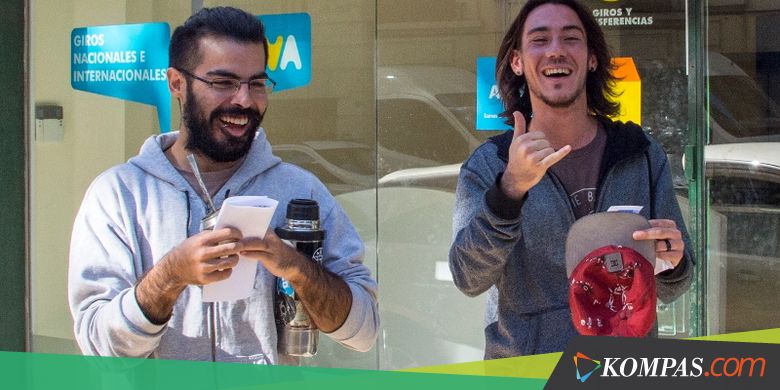 Warga Uruguay Antre Mendaftar Sebagai Konsumen Ganja