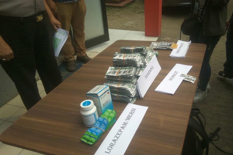 Obat Obatan Jenis Psikotropika Yang Dijual Secara Ilegal Di Cinere Disita Oleh Polsek Mampang