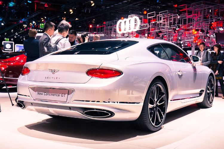 Banyak bekal, termasuk segudang fitur baru pada vers