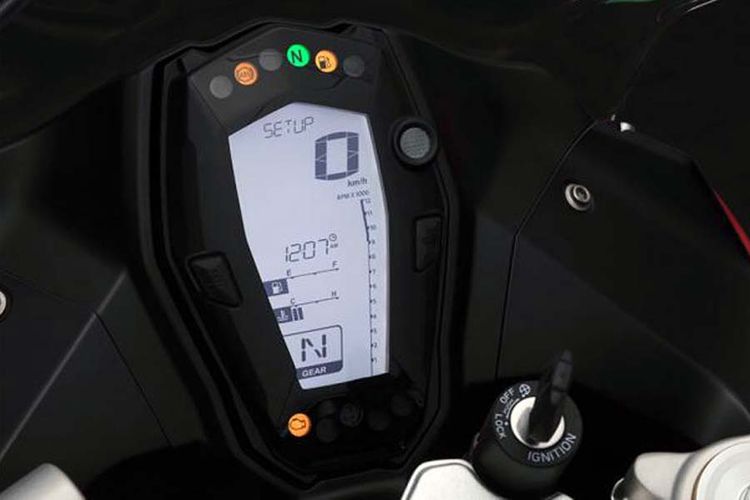 Dashboard pada TVS Apache RR 310.