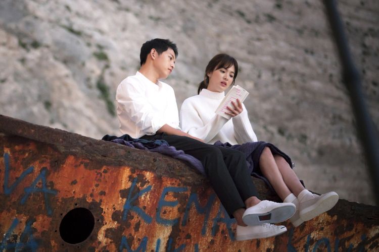 Song Joong Ki dan Song Hye Kyo, dalam Descendants of the Sun.