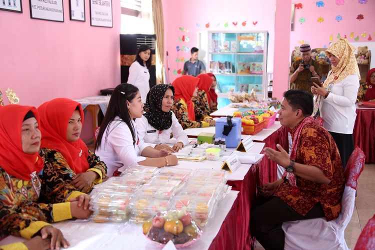 Tim penilai Pelaksana Terbaik Lingkungan Bersih Sehat, Posyandu, dan Keluarga Berencana Kesehatan tingkat Provinsi Jawa Tengah di Kota Semarang, Rabu (13/9/2017)