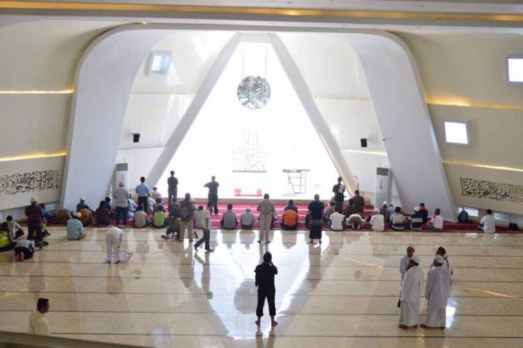 Interior Masjid Al Safar yang ada di Rest Area KM 88 Tol Cipularang (Corporate Communication PT Jasa Marga (Persero) Tbk