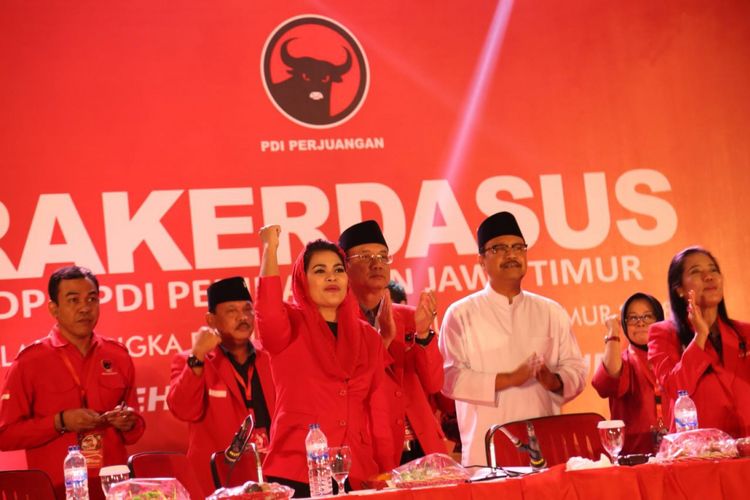 Saifullah Yusuf-Puti Guntur Soekarno berkomitmen mengakselerasi program kerakyatan bila memimpin Jawa Timur. Komitmen itu disampaikan saat Rapat Kerja Daerah Khusus (Rakerdasus) Jawa Timur, Sabtu (3/2/2018).
