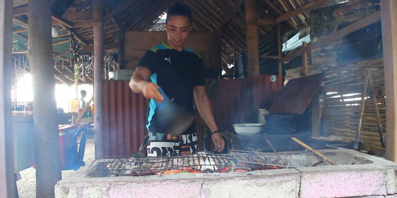 Ikan bakar khas Pantai Pandanan, Kabupaten Lombok Utara, NTB yang menggugah selera wisatawan yang datang ke pantai ini. (KOMPAS.COM/FITRI RACHMAWATI)